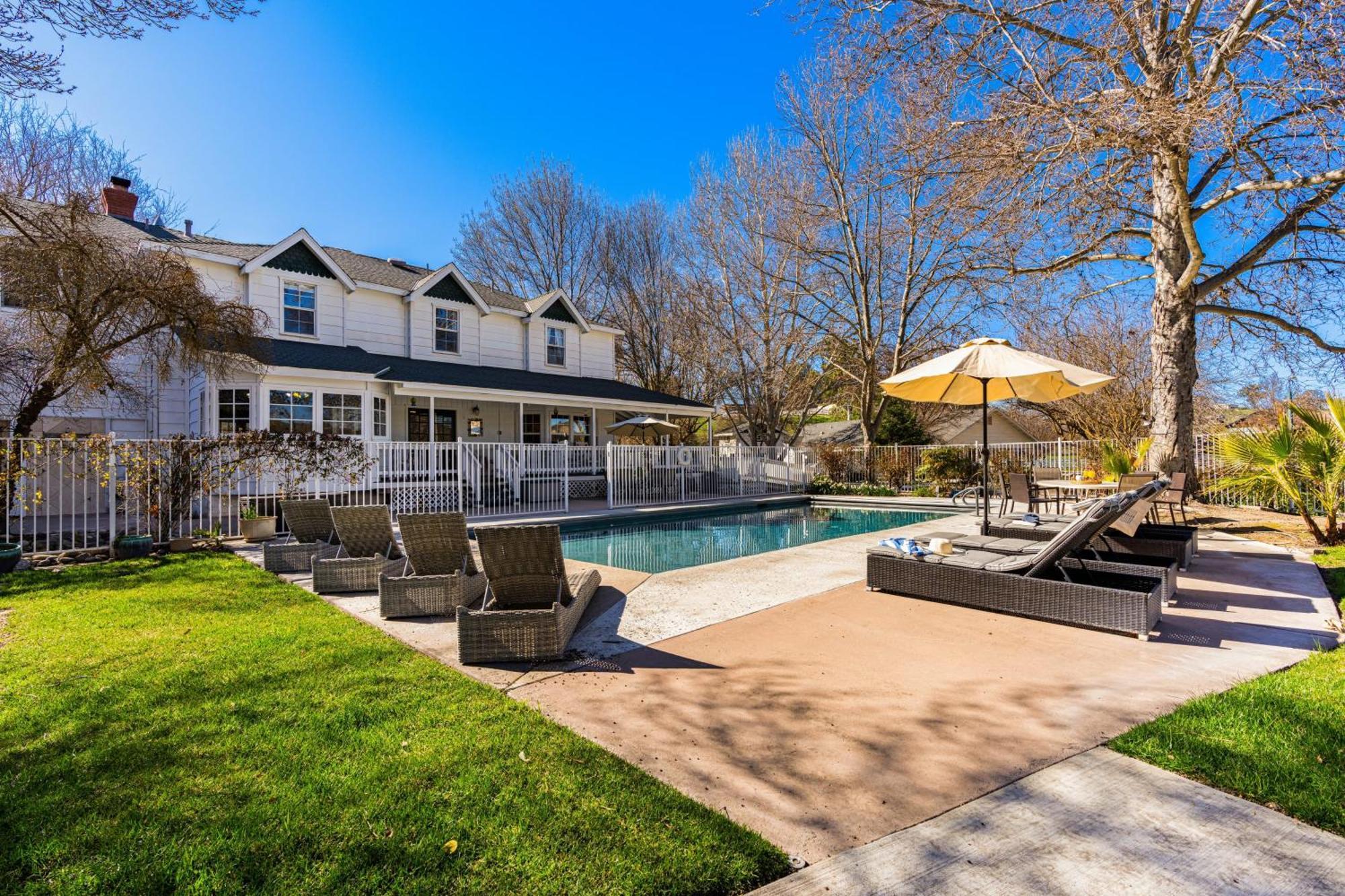 Victorian Manor In Paso Robles Wine Country Pool Hot Tub Firepit Tennis Court Sleeps 28 Exterior foto